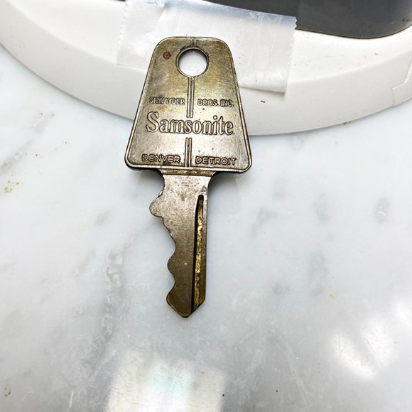 Old Vintage Samsonite Shwayder Replacement Luggage Key #94 Denver Detroit USA - Picture 2 of 2
